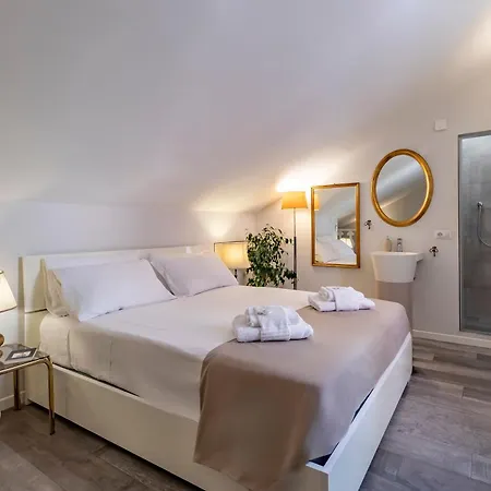 Palazzo Storico Dormo Da Lisa - Colosseo * Rzym