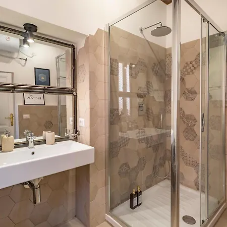 Palazzo Storico Dormo Da Lisa - Colosseo Rzym