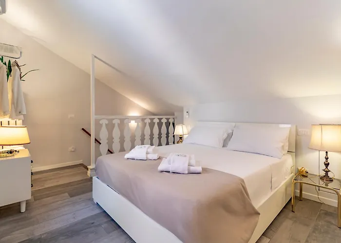 Palazzo Storico Dormo Da Lisa - Colosseo